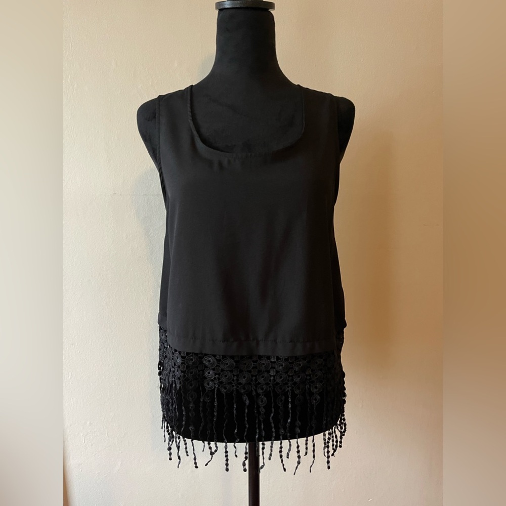 Monteau Los Angeles Black lace/fringe combo sleeveless top, 3 buttons, size L